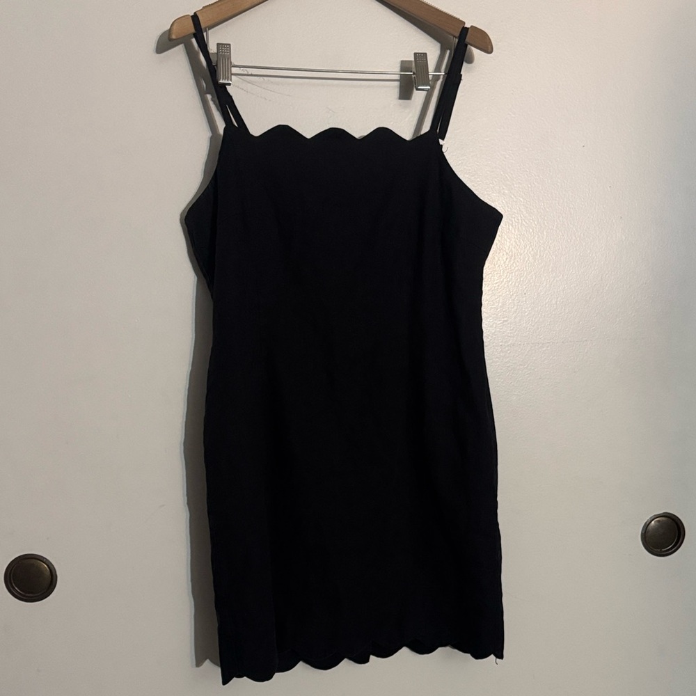 Newport News Black Fitted Linen Sheath Scalloped Dress